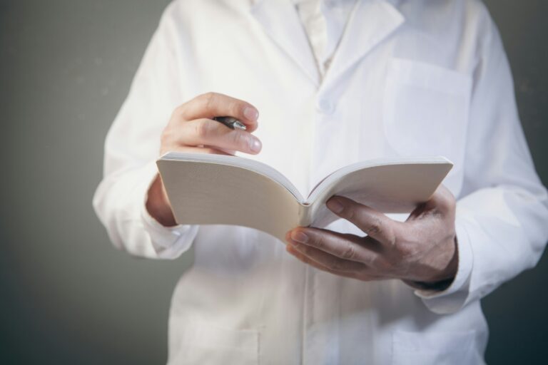 doctor, medici emigrare franta, cursuri limba franceza bucuresti, personal medical
